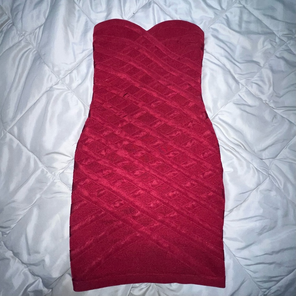 Windsor Burgundy bodycon dress stretchy and thick material